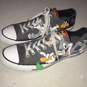 Men's Looney Tunes Converse Sneakers Size 10.5M
